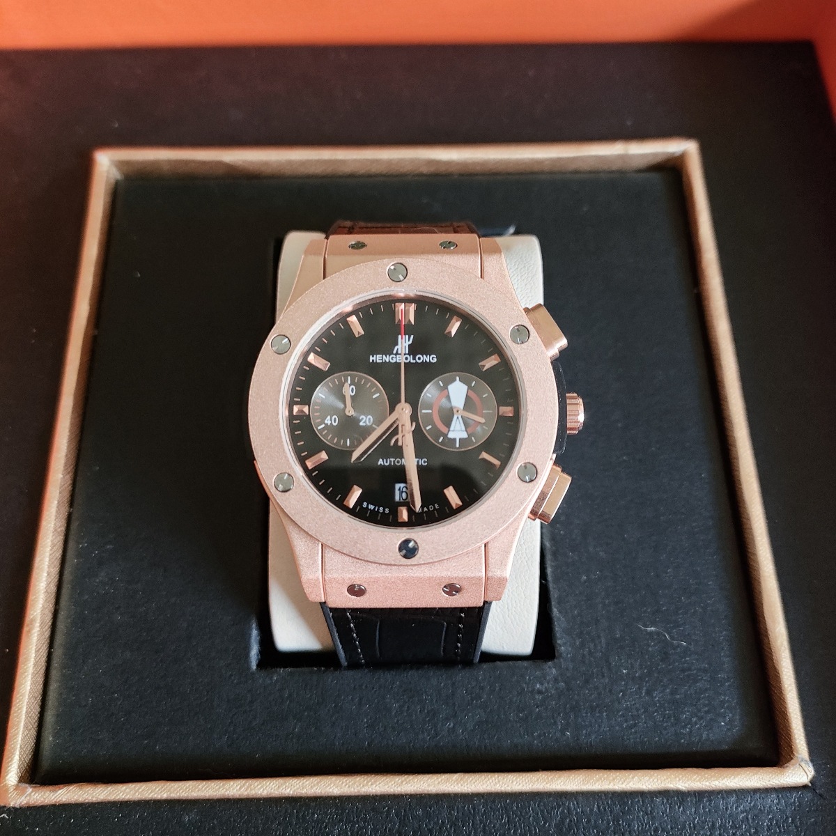 恒家は時間を計って秒の多機能の石英の男性の時計を走らせます。