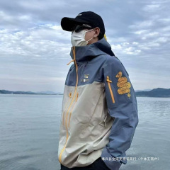 25始某鸟蛇年限定黄金刺绣三门鸟全缝压胶溢胶硬壳连帽情侣冲锋衣