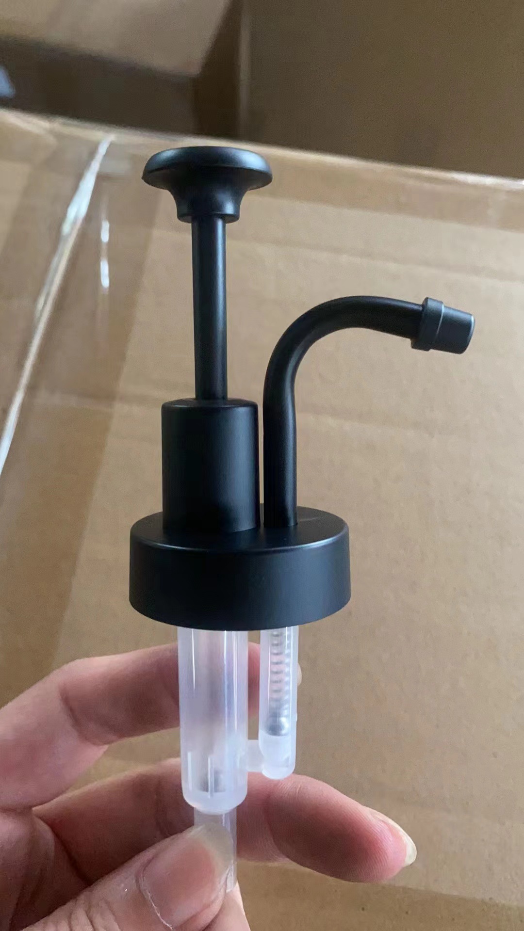 Cruzar la frontera de cristal blanco de vidrio 16oz botella de loción dispensador de jabón dispensador de café 500ml de jarabe botella de distribución al por mayor