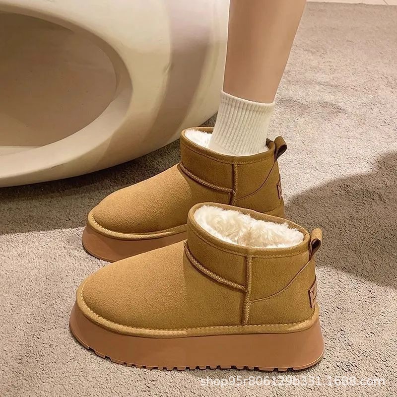 Botas antiesquí de suela gruesa para mujeres 2024, nuevos zapatos de pan calientes de invierno con un pedazo y zapatos de algodón grueso