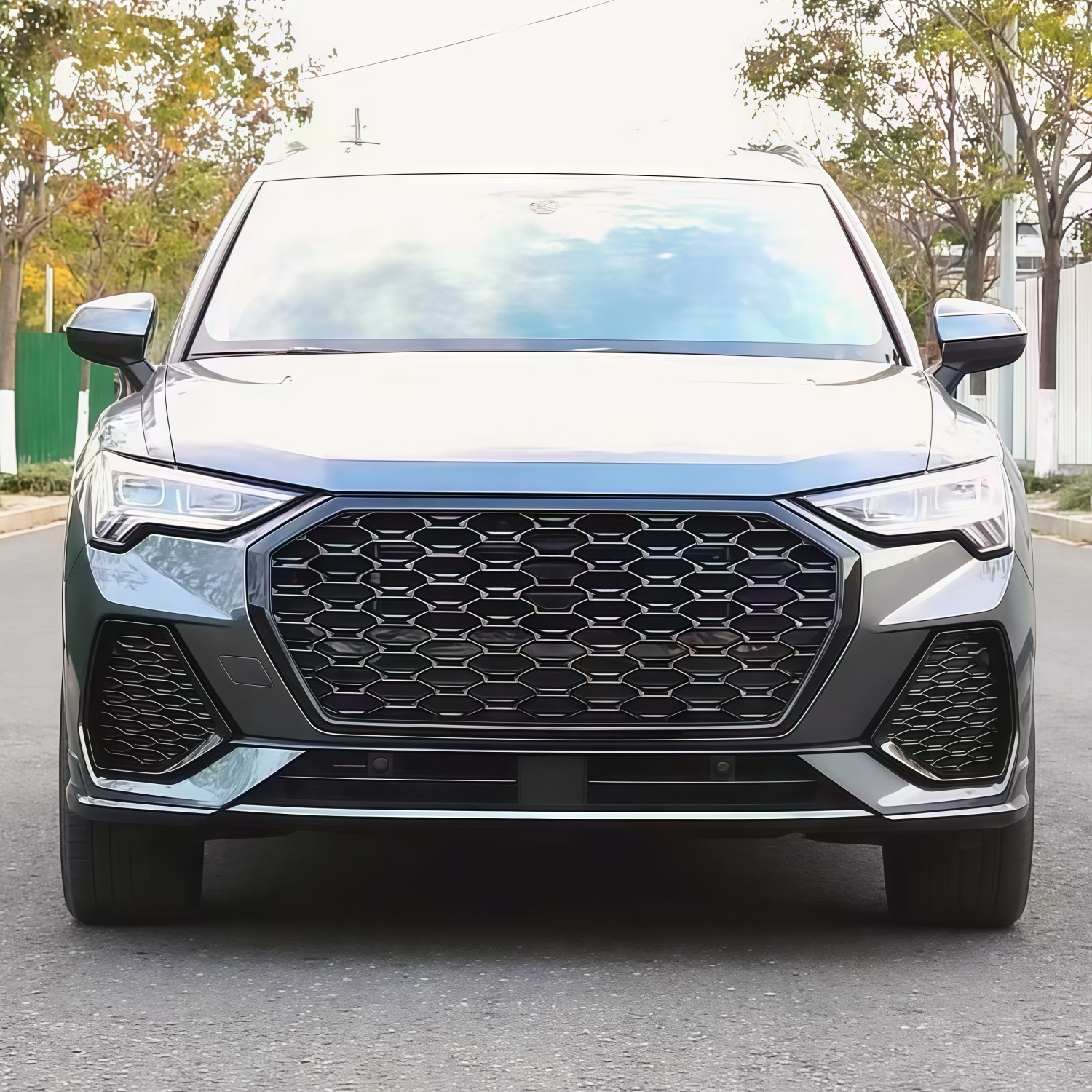 19-23 Models Are Suitable for Audi Q3 Modified Grille, Rsq3 Grille, Honeycomb Grille with Four-Wheel Drive Grille