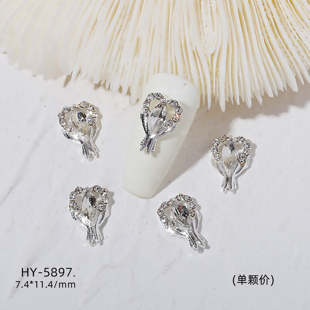 Venta caliente taladro de uñas arco de plata joyería tridimensional flash diamante esmalte de uñas decorativo diamante acabado pieza de uñas traje de joyería