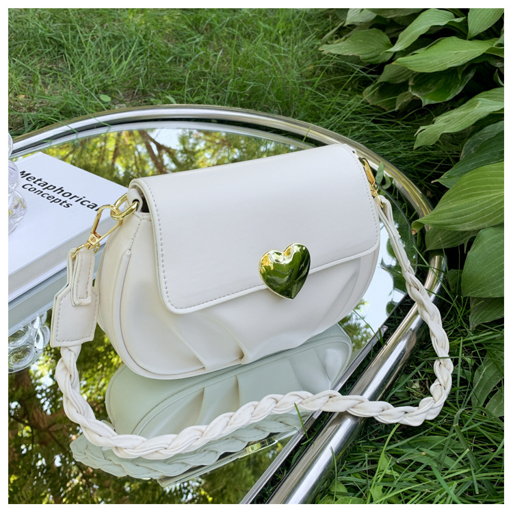 Wholesale Heart Buckle Fold One-shoulder Messenger Small Round Bag Nihaojewelry display picture 108