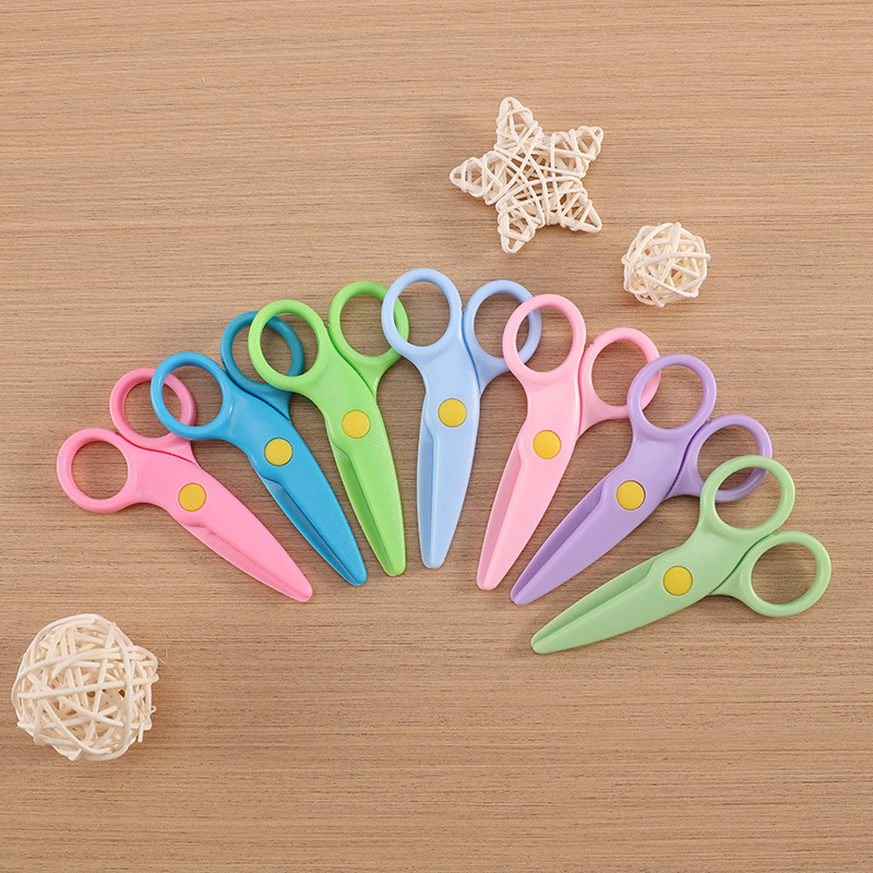 Cute children's handheld scissors, harmless design stationery