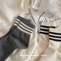 豌豆草莓春秋季新款ins潮簡約條紋學生運動百搭三條槓短筒襪子女