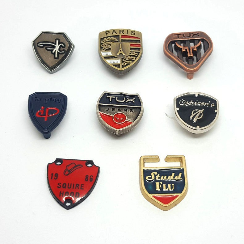 热销爆款金属西裤烤漆标牌 logo五金商标盾牌 锌合金服装滴油铭牌