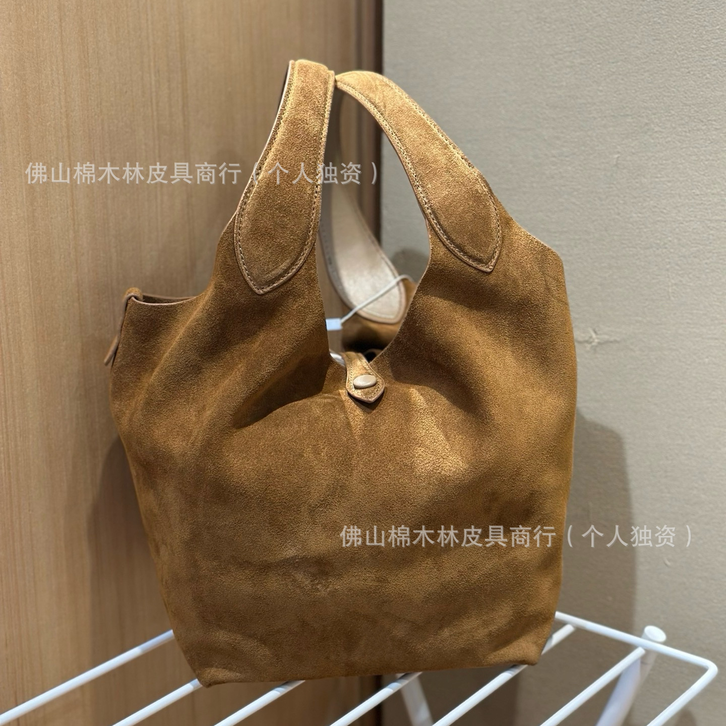 스웨이드 브라운 M사이즈 39.5*28.5*18CM
