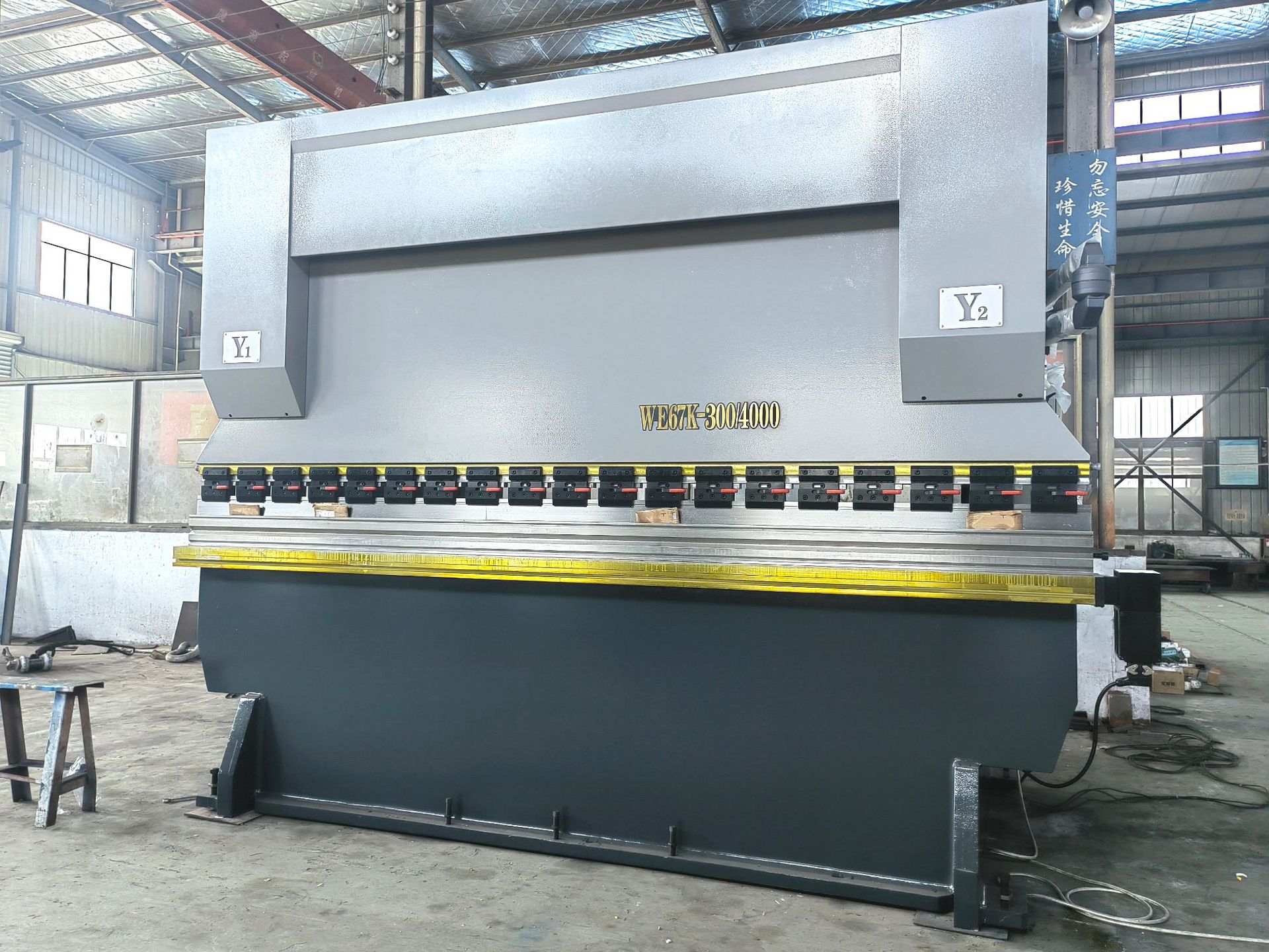 250t4000液压折板机WC67Y-250/4000不锈钢板折弯 4米数控折弯机床-阿里巴巴