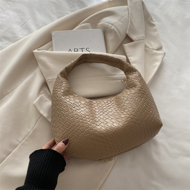 2024 bolsa de tejido de invierno para mujeres nuevas bolsas de bolsillo de estilo extranjero nicho de textura bolsas de viaje versátiles bolsas de mano bolsas ocio