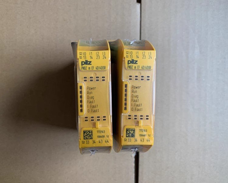 德国皮尔兹PILZ 安全继电器 751104 PNOZ s4 C 24VDC 3 n/o 1 n/c