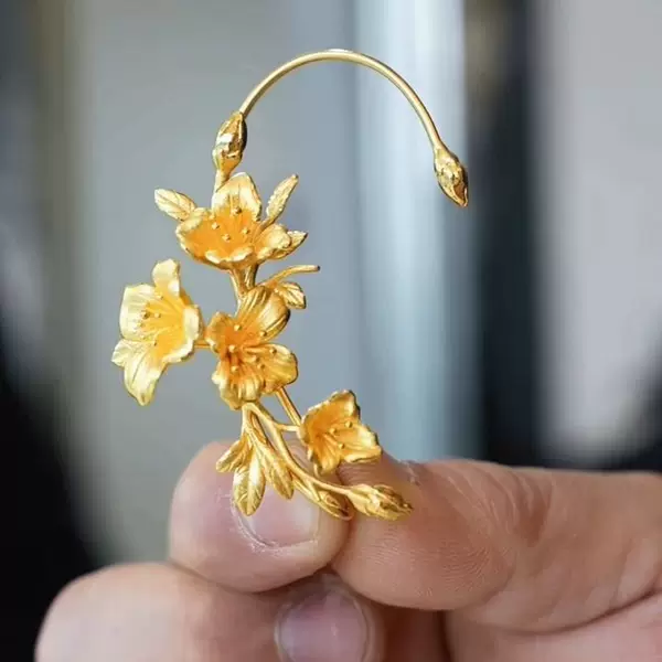 「Blossoms in Bloom」Blossoms in Bloom Ear Hooks Exquisite Gold Light Luxury Style No Piercing Ear Clips Wedding Xiuhe Earrings