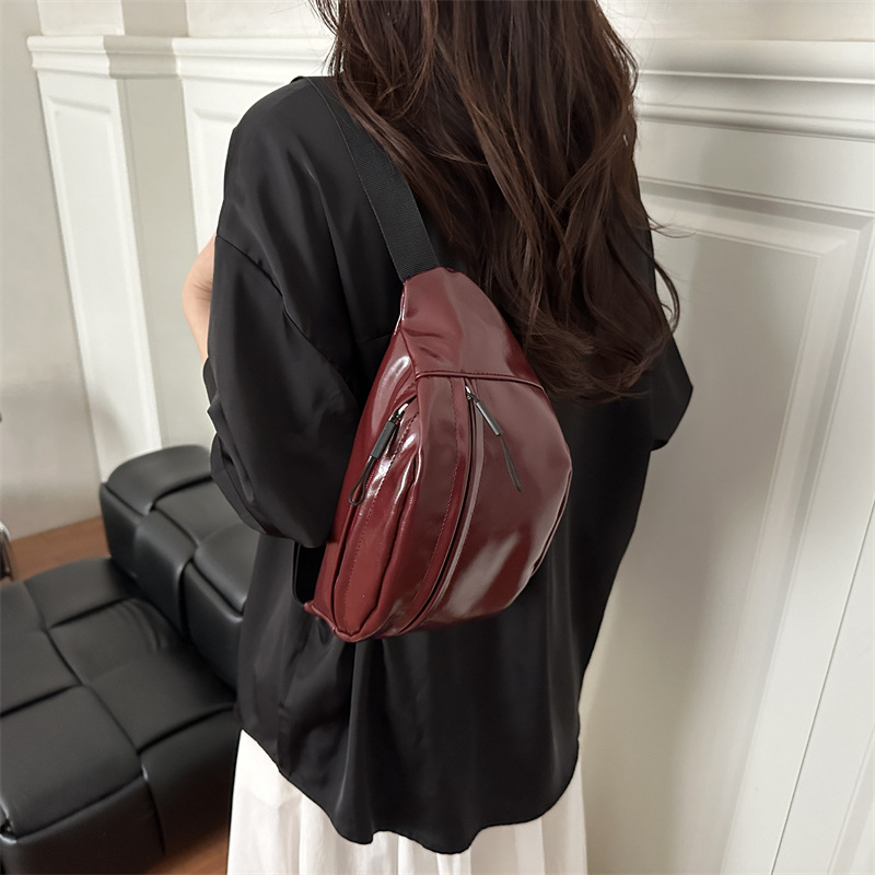 Casual simple mochila de mujer 2026 primavera y verano nuevo bolso deportivo japonés de color sólido bolso de pecho de viaje de moda