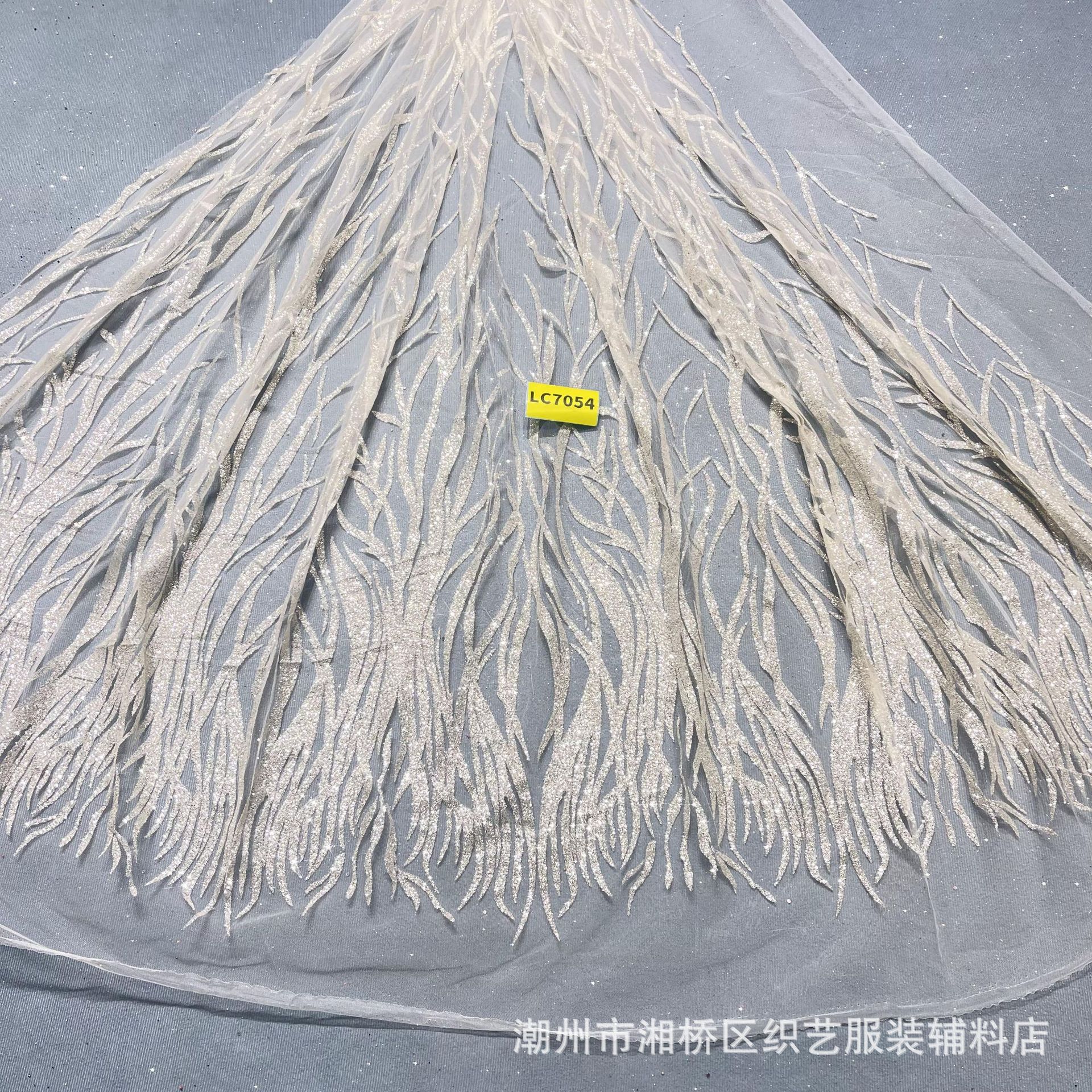 LC7054款单色10码起订 喷金婚纱晚礼服面料洒金婚礼服网眼布