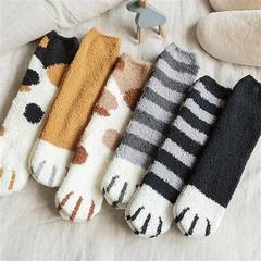 サンゴの靴下の女性の中筒の靴下の秋冬の猫の爪のかわいい厚い保温の床の睡眠の靴下の月子の靴下