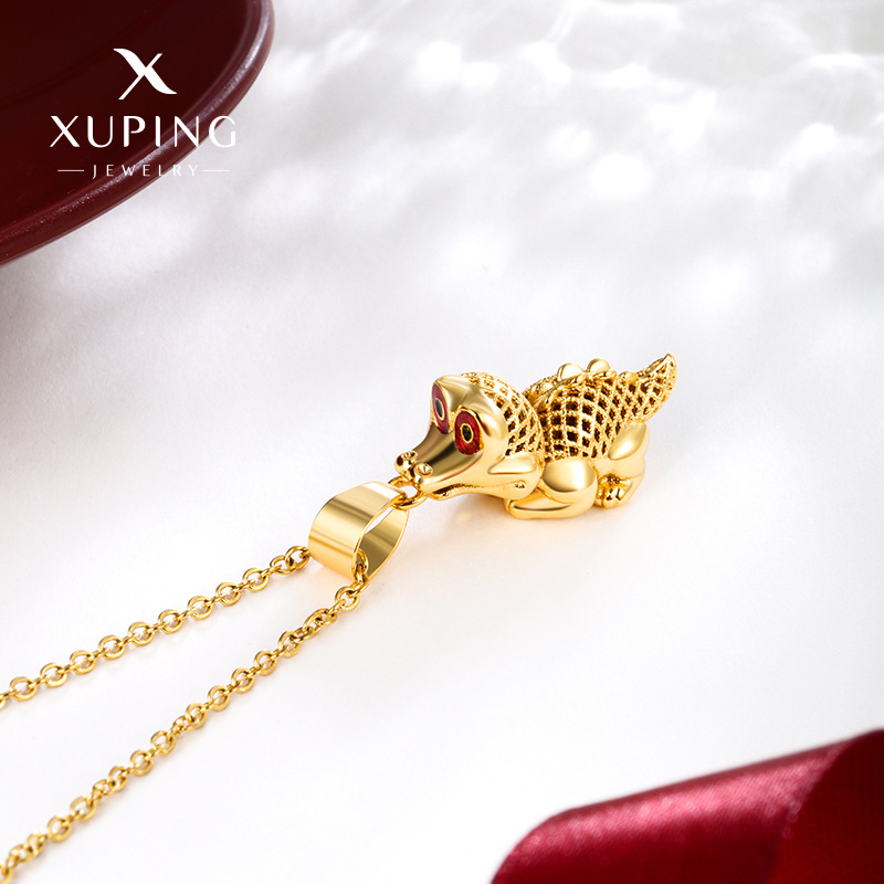 Xuping aleación dorada goteo de aceite collar de dibujos animados hueco Qin Zheng collar de colgante de pescado joyería retro al por mayor