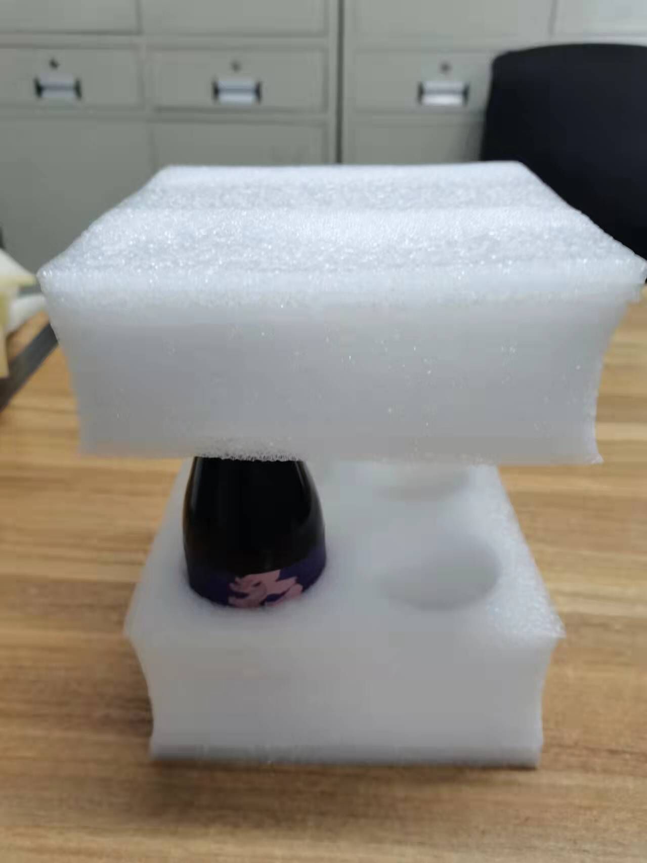 厂家供应桑葚酒瓶草莓果酒瓶子快递缓冲包装/黑色白色珍珠棉包装