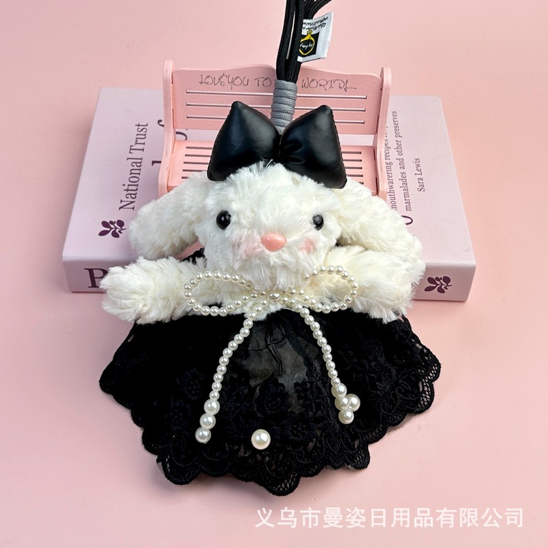 手作りのかわいい耳のウサギのぬいぐるみの少女の心の鍵は長い耳のウサギの王女のスカートの精巧なウサギの包みのペンダントを掛けます。|undefined