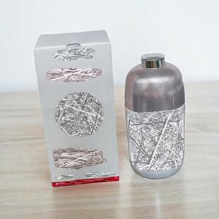 50ML�̝������f��ţ�̾��AҺ���S�aˮ�����沿���A���w�wɫ�⻬