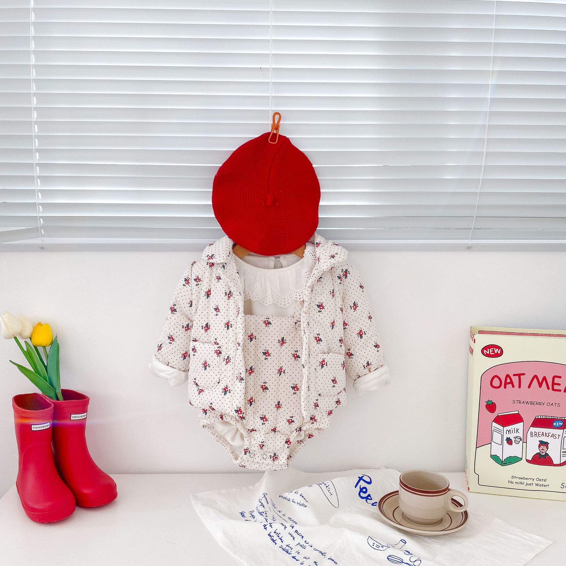 2024 Roupas para meninas Flor e veludo Casaco grosso + Alça Chapéu de bebê Roupas Crawler Conjunto de duas peças_voghion.com