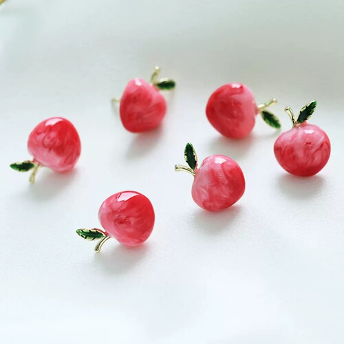 Xiaoxiangfeng peach brooch, high-end women's new cute fruit pin, anti-exposure button collar pin, waist tightening artifact