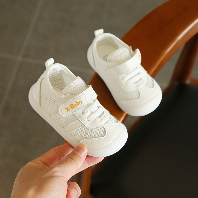 2024 primavera y verano nuevos niños y niñas zapatos de malla transpirable de color sólido a rayas bebé inferior suave Niño Zapatos de bebé generación pelo