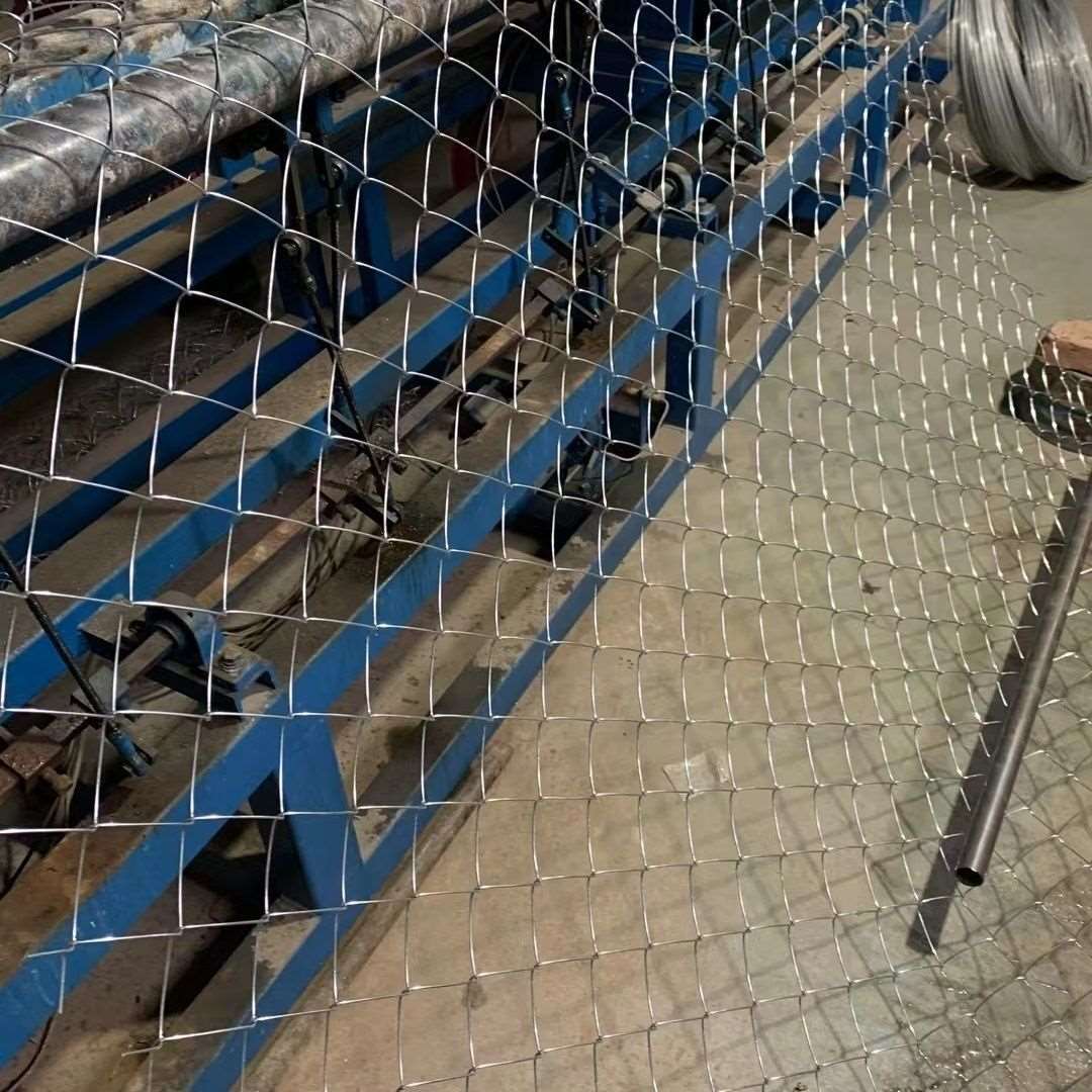 热镀锌铁丝网围栏养鸡牛羊养殖网勾花网钢丝网户外防锈防护网