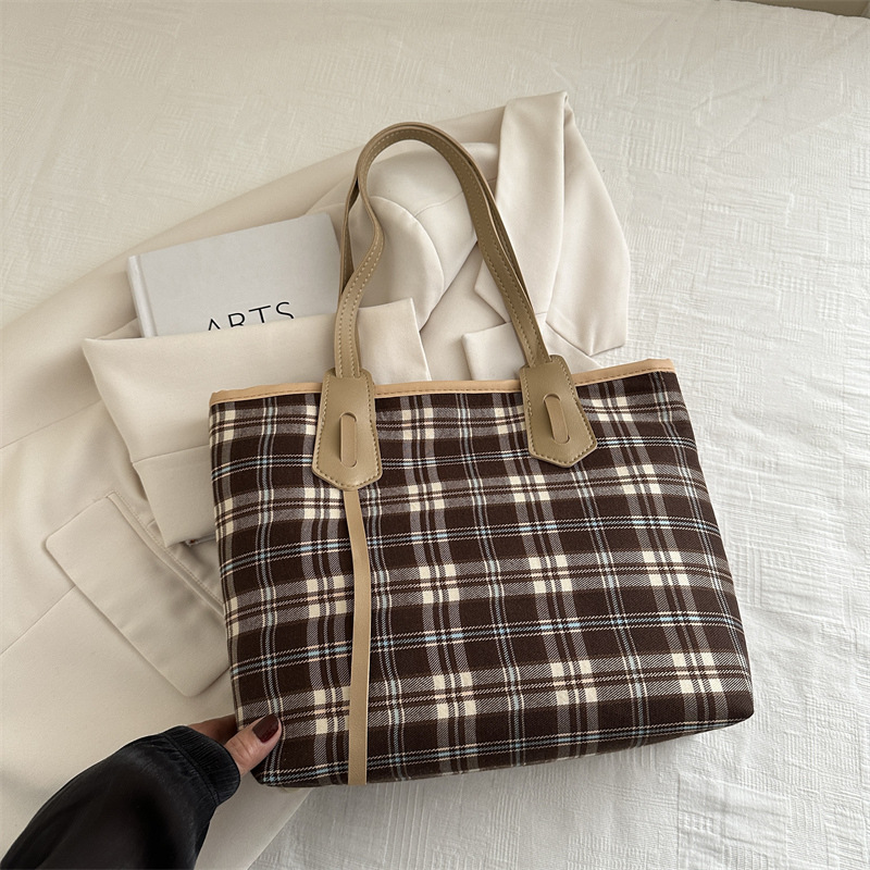 Bolso Tote de gran capacidad de moda para mujer 2024 otoño nuevo estilo retro tendencia contraste color patrón de cuadros bolso generoso de un solo hombro