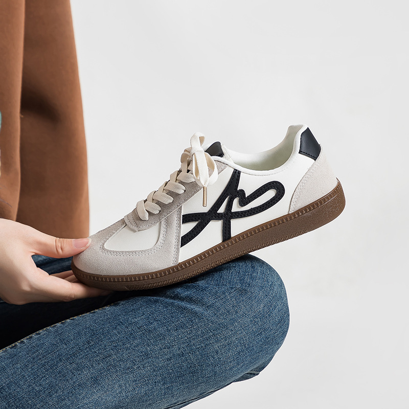 Pareja de zapatos de entrenamiento alemanes retro zapatos deportivos casuales de moda coreana zapatos blancos ligeros cómodos zapatos de mujer F8863