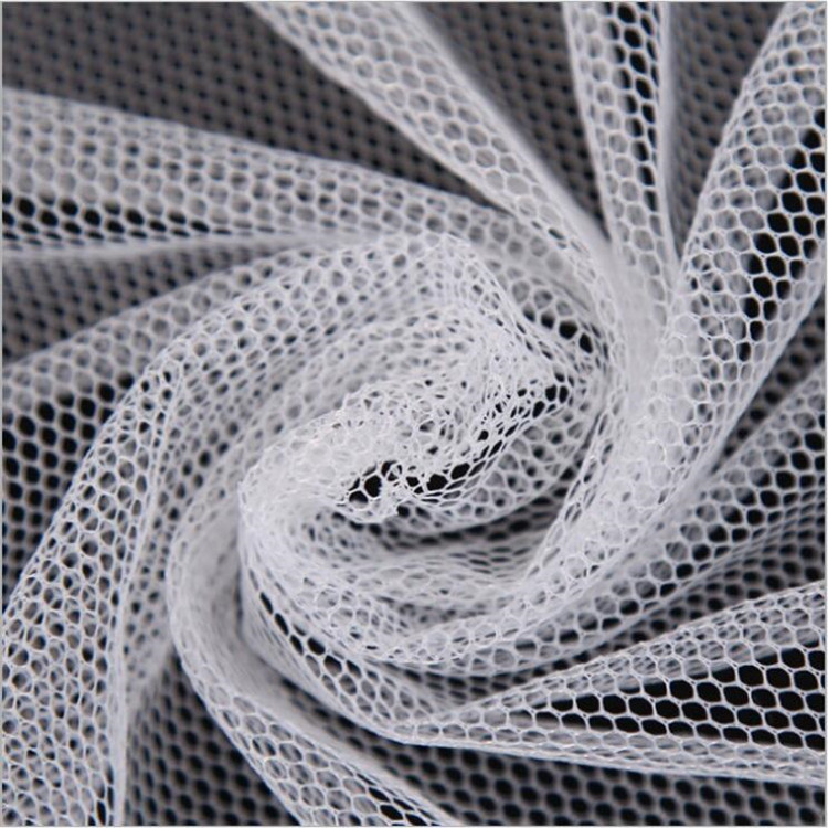 批发针织软网纱面料婚纱蚊帐经编布料童装裙摆网纱36A六角网布