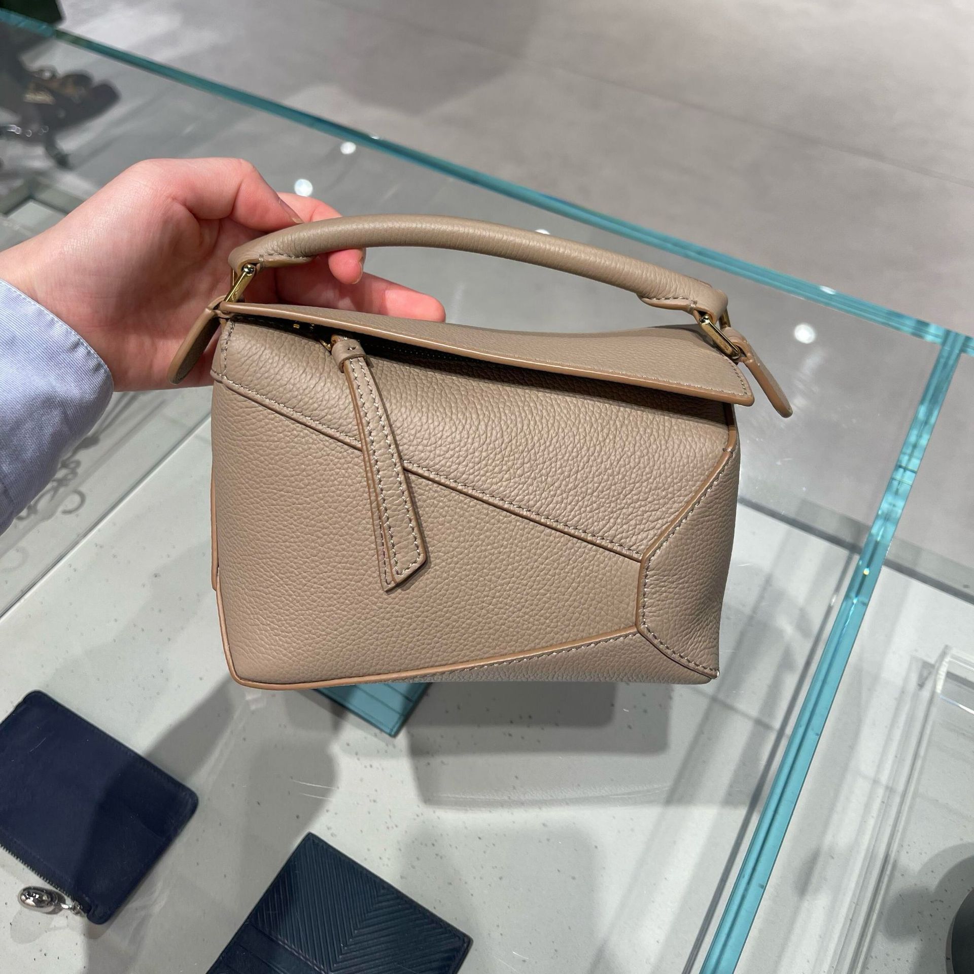puzzle Shift 2024 Yangi Jumboq Geometrik Bag Mini Haqiqiy Charm Yostiqsimon Bag Yelkali Krossbody Qo'l sumkasi Ayollar sumkasi