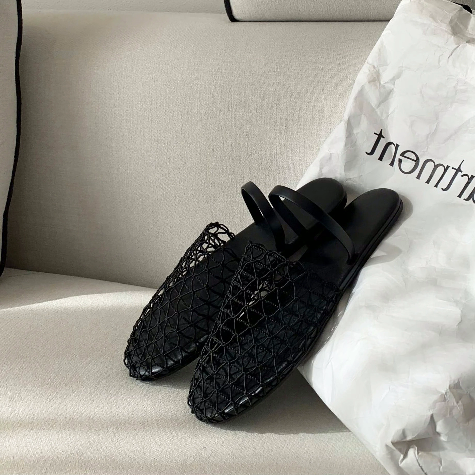 Женские летние сандалии из натуральной кожи с вырезами, плоская подошва, мягкая стелька, римские сандалии, полусабо, версия из овчины.