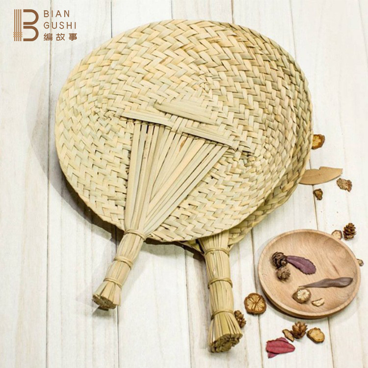 Rustic Natural Cattail Hand-woven Fan, Grass-woven Fan, Hand-cranked Fan, Summer Cooling and Mosquito Repellent Large Cattail Fan