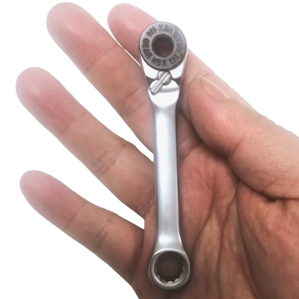 Helmet, fast handle, small universal wrench, handheld screwdriver, scale 1:4