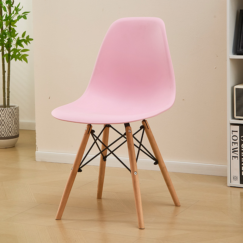 Sillas de plástico de piernas de madera de color sillas de comedor de estilo simple sillas de comedor de restaurantes hoteles sillas de conversación de relajación fabricantes