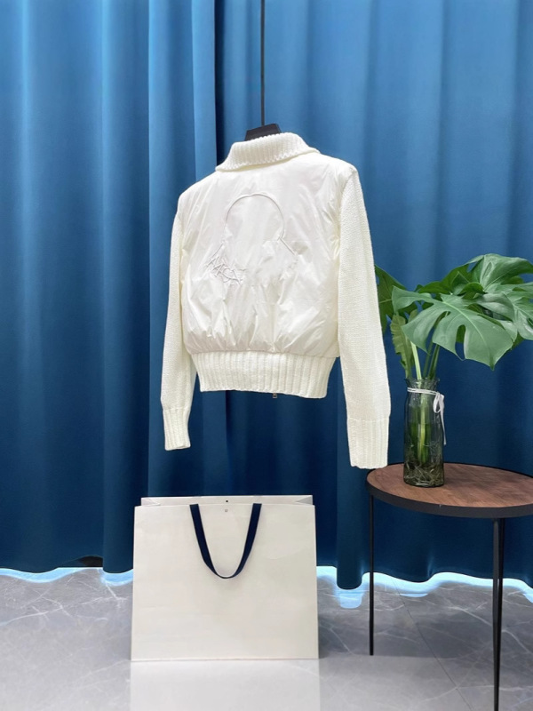 ハイバージョン Mengjia Cardig レディース ニット ダウン ジャケット バック刺繍ロゴ クリーム ラージ パフ ジャケット|undefined