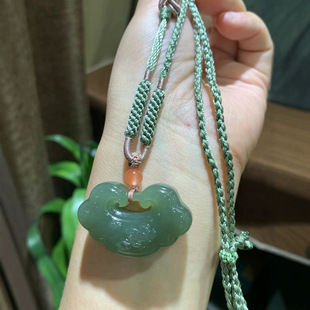Jin Yutang Hetian Jade Carved Xiangyun Suo Lake Water Green Ice Ice Moisturizing Color Rich Carved Paving Elegant