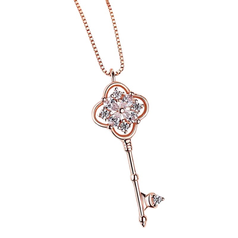 En línea celebridad Singapur S925 plata clave collar de diamantes colgante nicho simple trébol clavícula cadena femenina