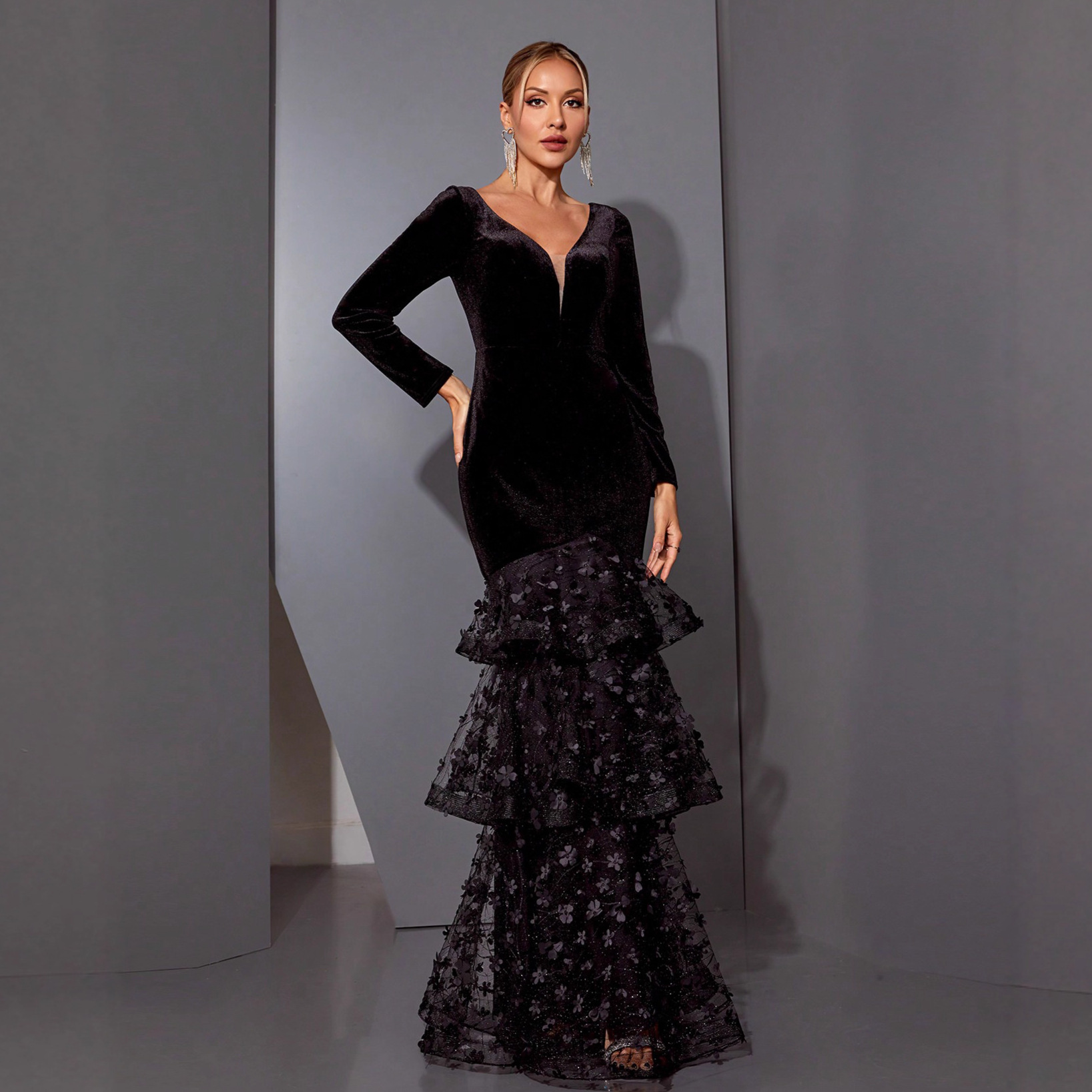 European and American Long-Sleeved V Neck Evening Dress, Slimming Look Layered Mesh Dress, Classy Elegant Host Dress Wholesale