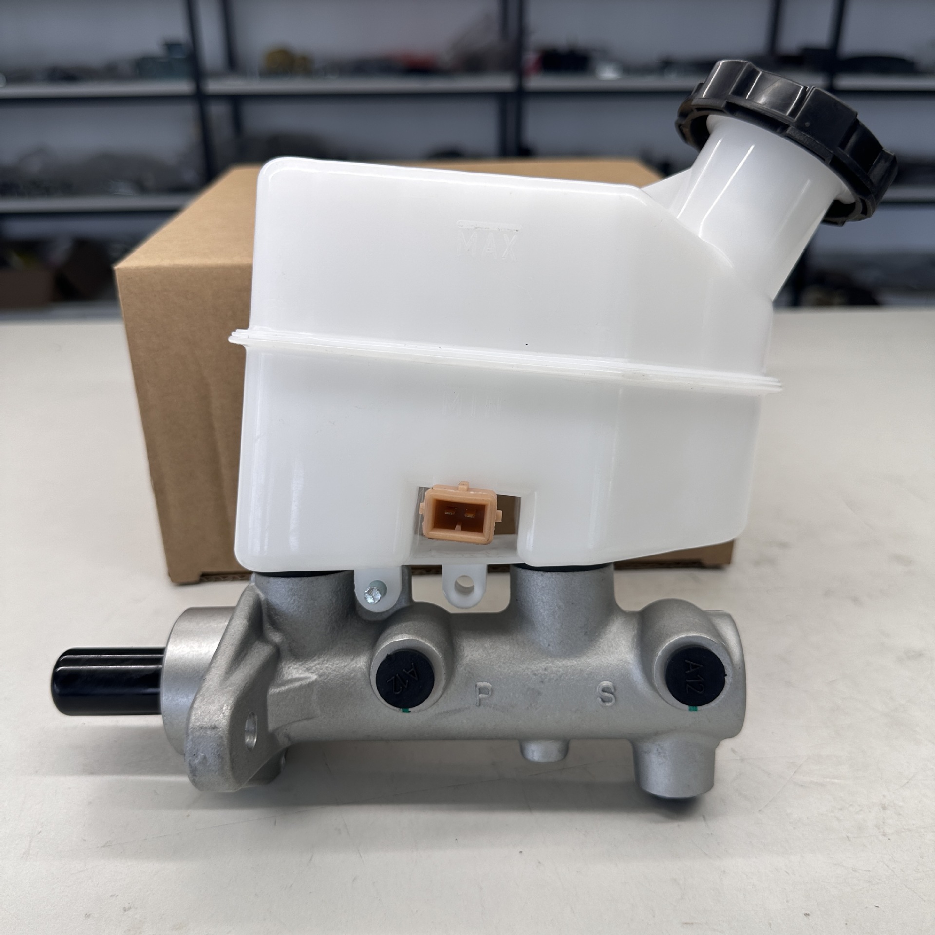 Suitable for Hyundai Tucson and Kia Sportage Brake Master Cylinder 58510-2E500 585102E500
