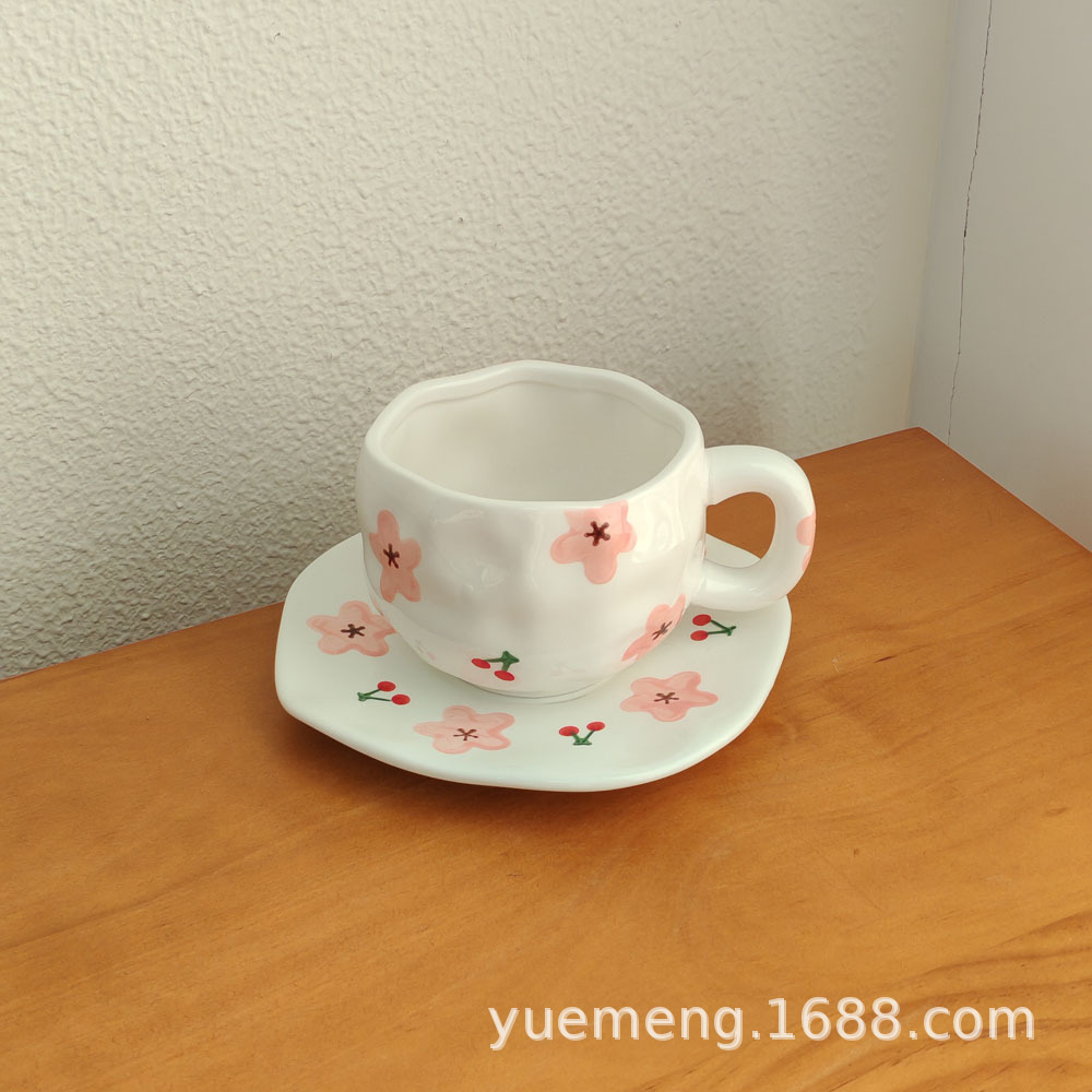 Taza de café de cerámica navideña irregular, linda taza con diseño de flores y corazones pintados a mano, juego de taza y platillo para té de la tarde