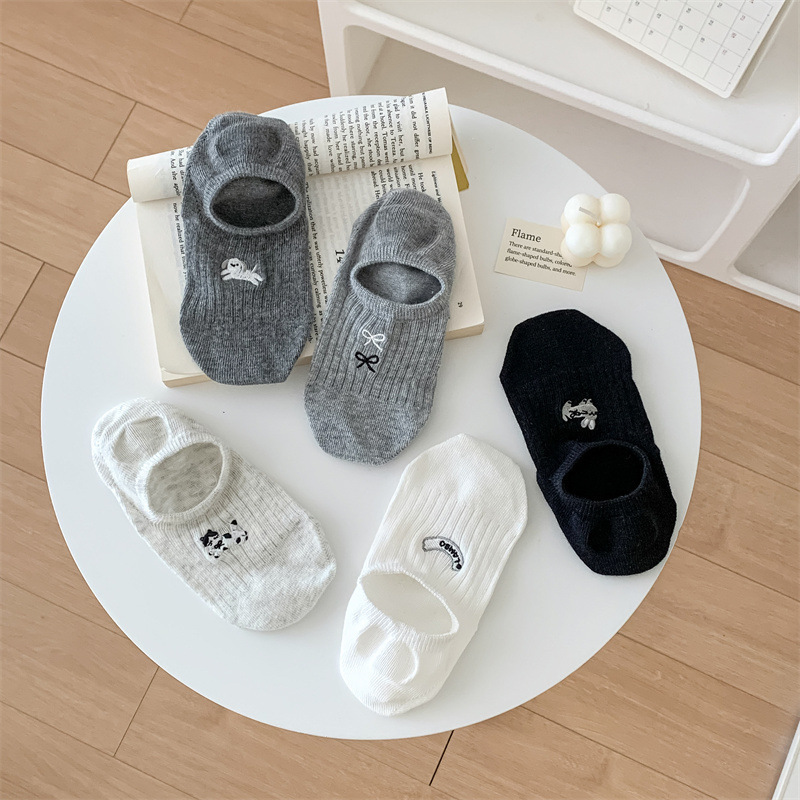 Boat socks women's non-slip with cotton socks women's shallow short socks gray cartoon embroidery invisible spring thin