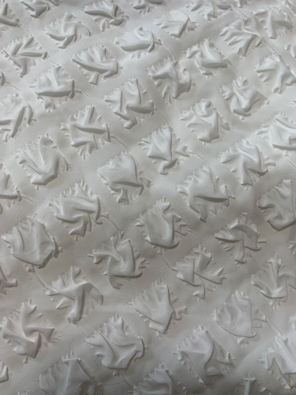 夏连衣裙高密度立体压花tc布几何压花白色涤棉底现代白布