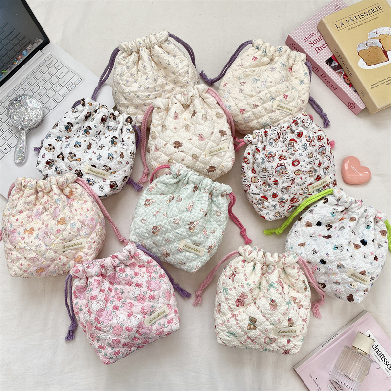 512192 Quilted Embossed Cartoon Storage Bag, Large Capacity Travel Toiletries and Skincare Drawstring Storage Bag