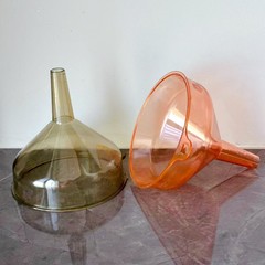 食品級の油を注ぐ神器の各種の漏斗のツールの台所の大口径の透明な厚い酒の漏斗の家庭の新型