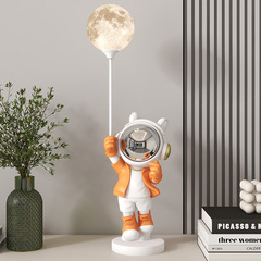 宇宙飛行士は心宇宙飛行士のデスクトップの小夜灯を飾ってリビングルームの寝室に引っ越しました。