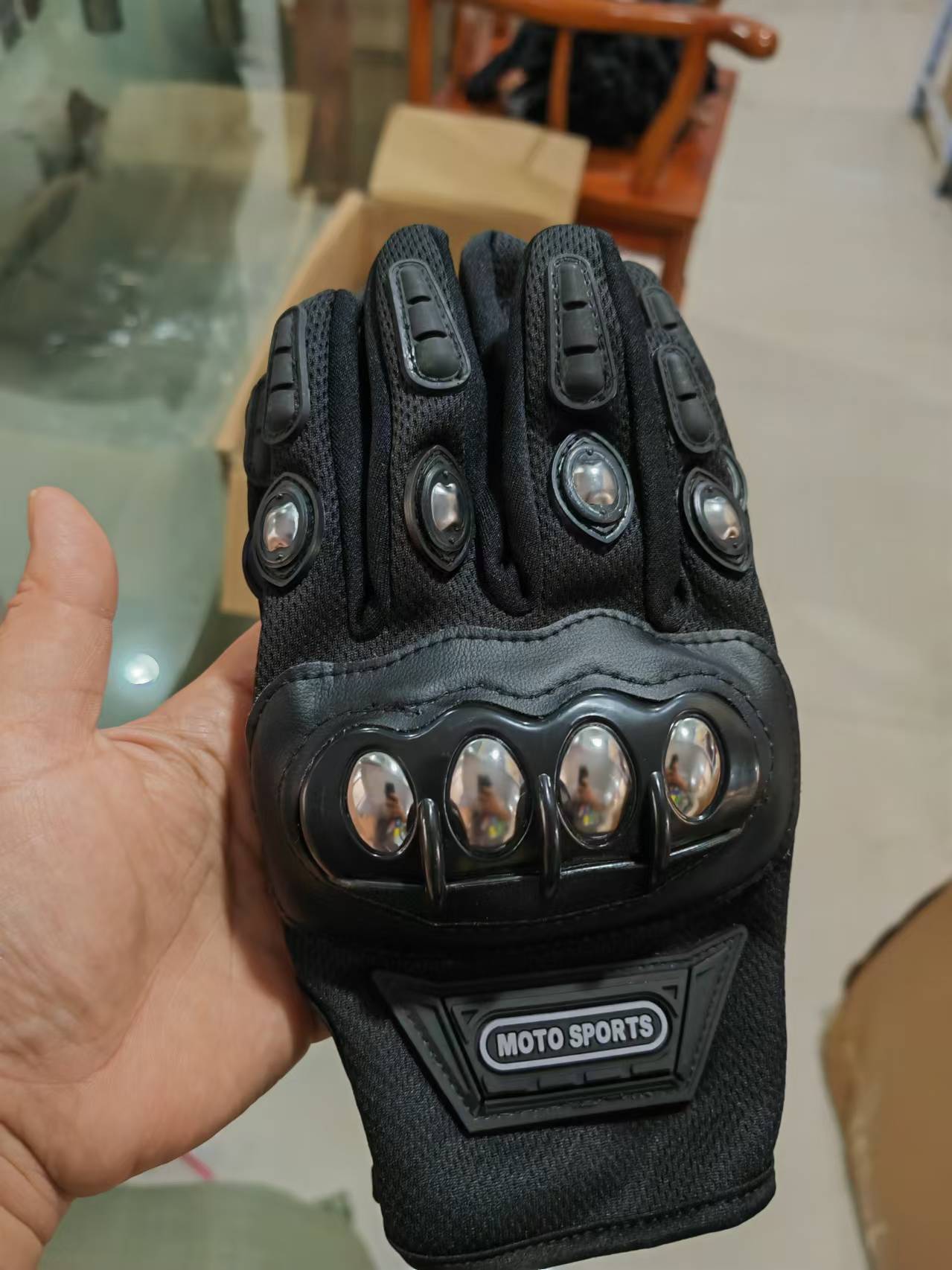 Guantes tácticos de defensa de cinco dedos al aire libre de acero inoxidable resistente a la caída y al desgaste, motocicletas de medio dedo largo