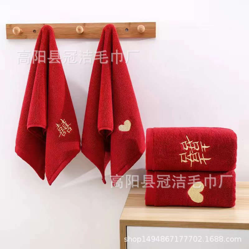 Винное красное полотенце с вышивкой