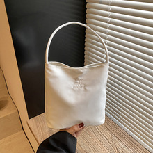 С���OӋ�n��Ҹ�°�������ˮͰ���ذ����s�μ��Ů�¿�r��ͨ�ڰ�