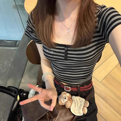 韓国ストライプ U ネックショートスリーブ Tシャツ女性の夏の新しいスリムフィットウエストショートトップ女性の卸売
