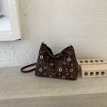 �nϵ�r�б��y���ذ�Ů�ٴ���Ƥ�q�μ�Ҹ�°�С���T�������Ӱ���